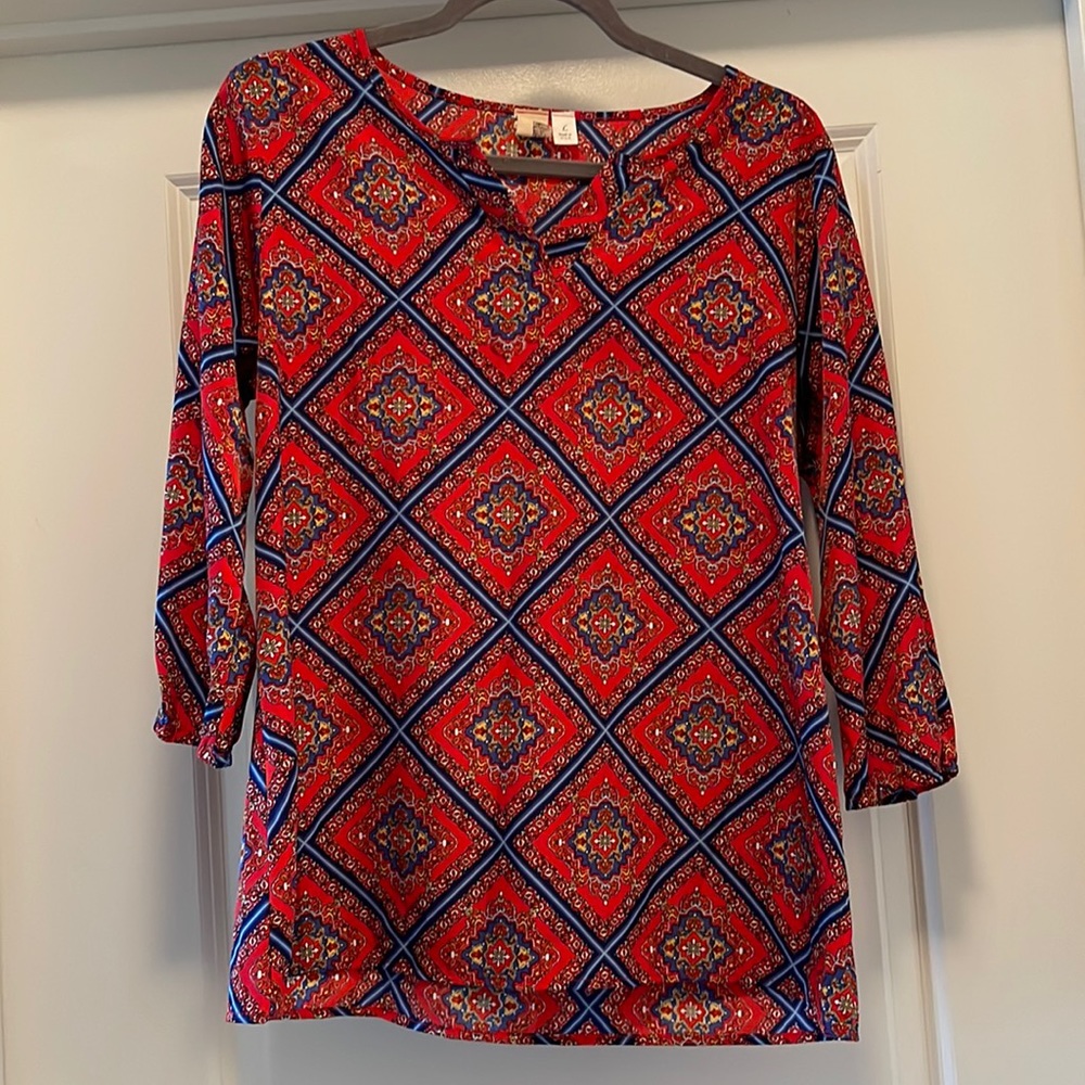 Quarter-length sleeved blouse